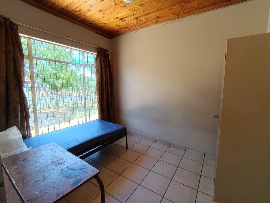 8 Bedroom Property for Sale in Brandwag Free State